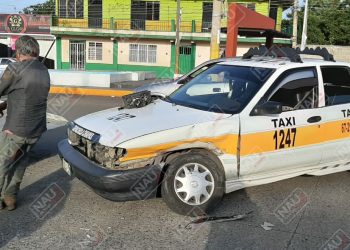 Deja con su golpe a taxista