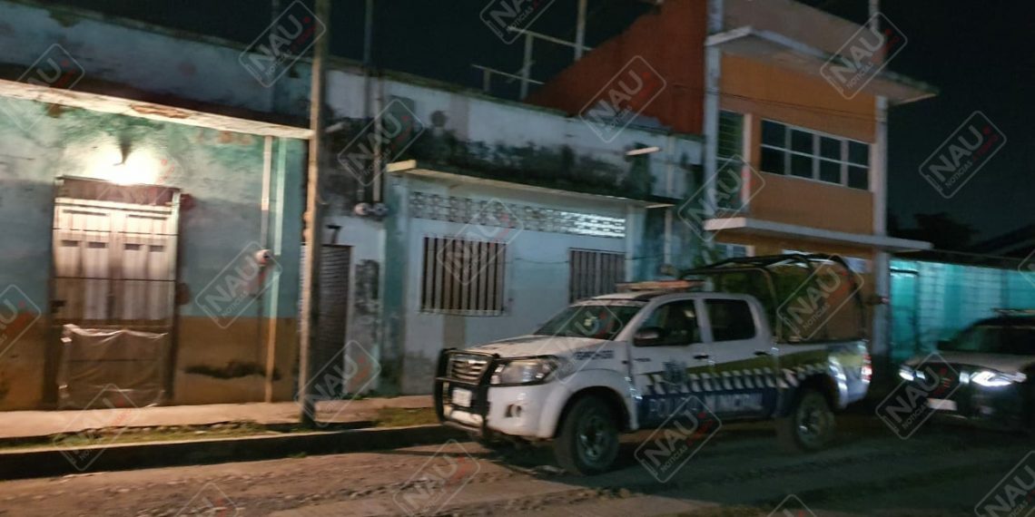 Con violencia le quitaron su celular