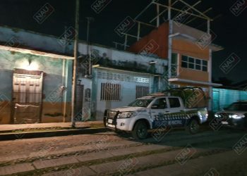 Con violencia le quitaron su celular