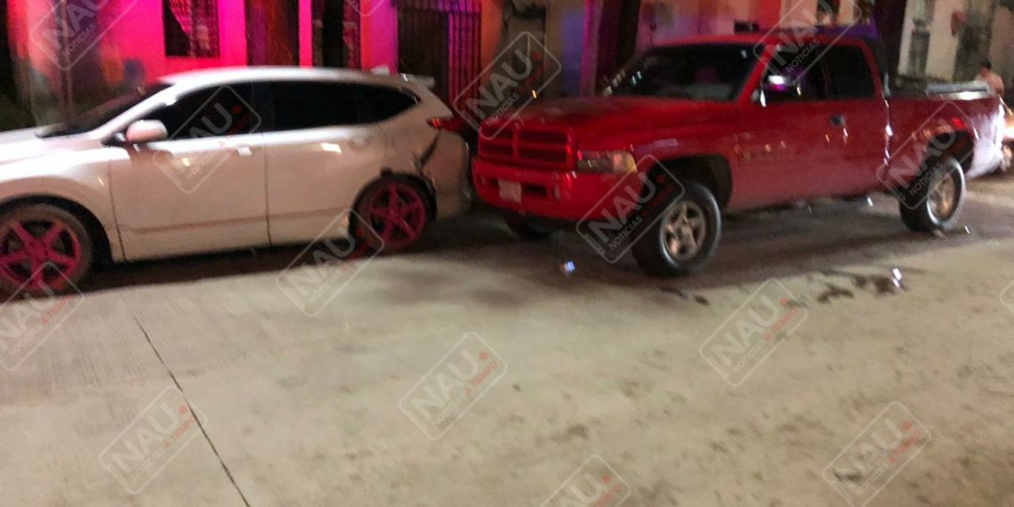 Ebrio conductor chocó contra un vehículo estacionado