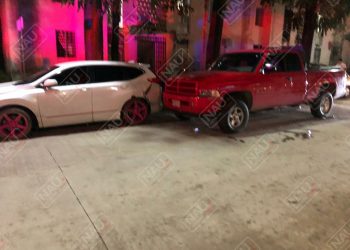 Ebrio conductor chocó contra un vehículo estacionado