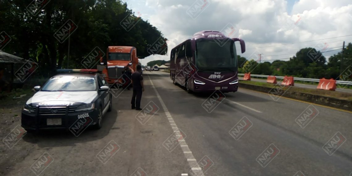 Se trasladan 70 estudiantes a la capital del estado en autobuses secuestrados