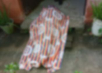 Falleció en la puerta de su casa