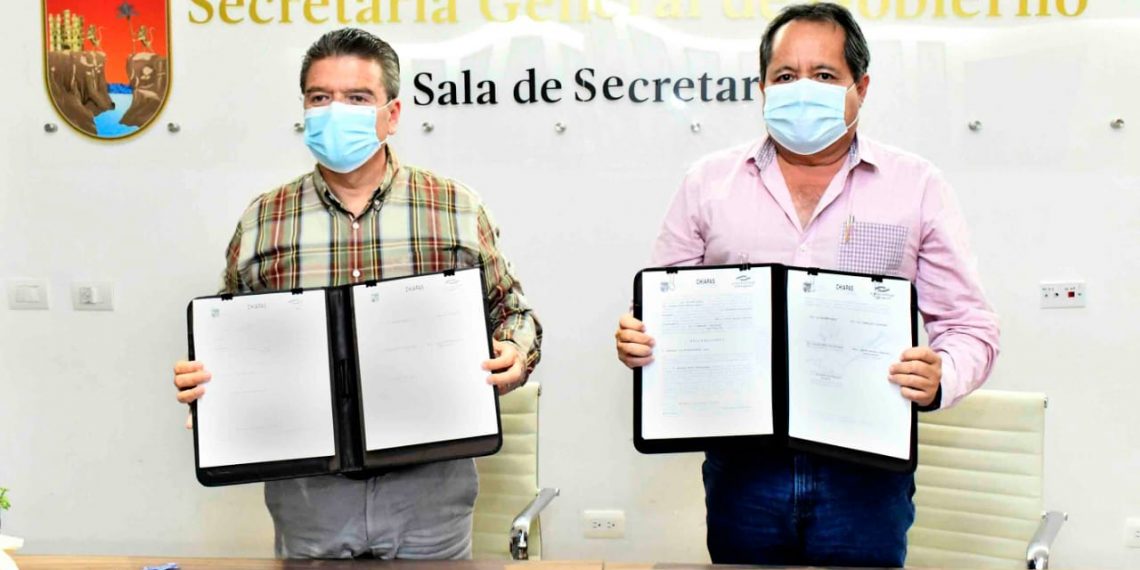 Firma Ismael Brito convenio con el Conalep