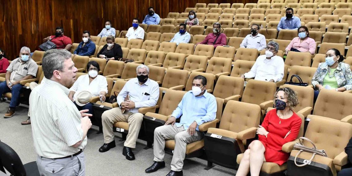 Pide Brito dignificar el trabajo de oficiales del Registro Civil