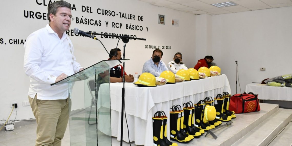 En Villaflores, reconoce Ismael Brito a bomberos