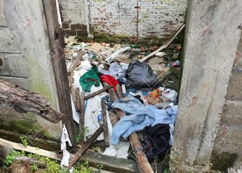 Más de 30 migrantes se apoderan de un predio abandonado