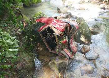 Vuelca pastor evangélico y pierde la vida cuando era atendido en el Hospital