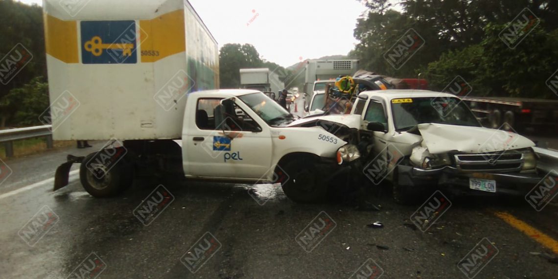 Carro de Coppel provoca accidente