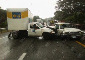 Carro de Coppel provoca accidente