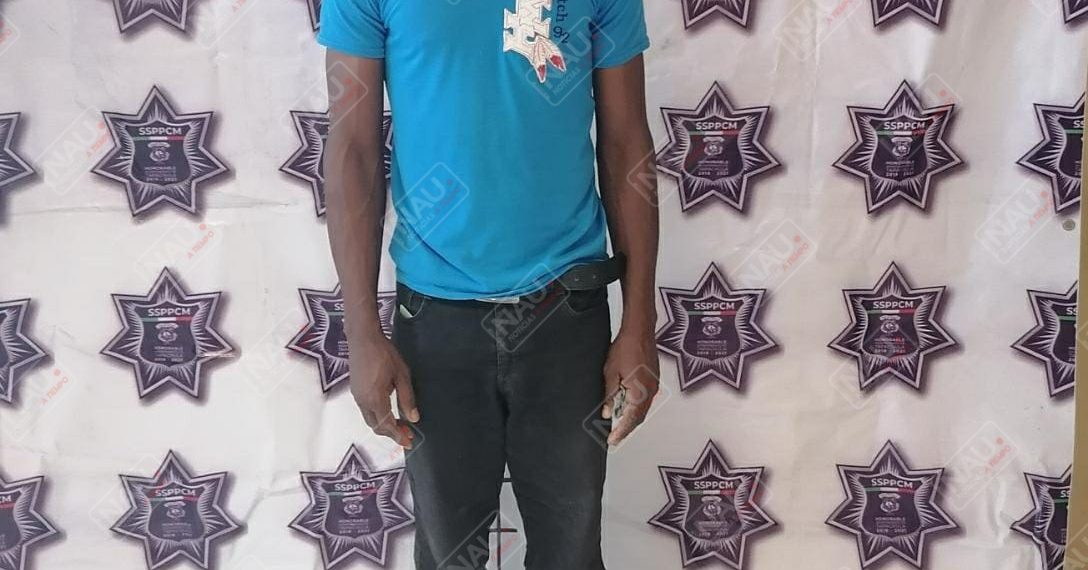 Haitiano desbarató una puerta a patadas en la Colonia Obrera