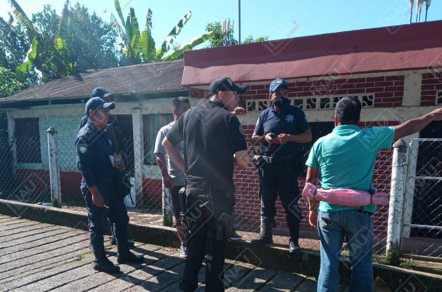 Asaltan dos unidades de pasaje en el ejido el Aguila; Botin más de 50 mil pesos