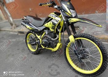 Abandonan motocicleta con reporte de robo