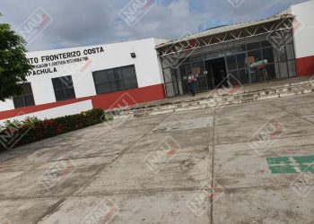 Roban motocicleta de una casa