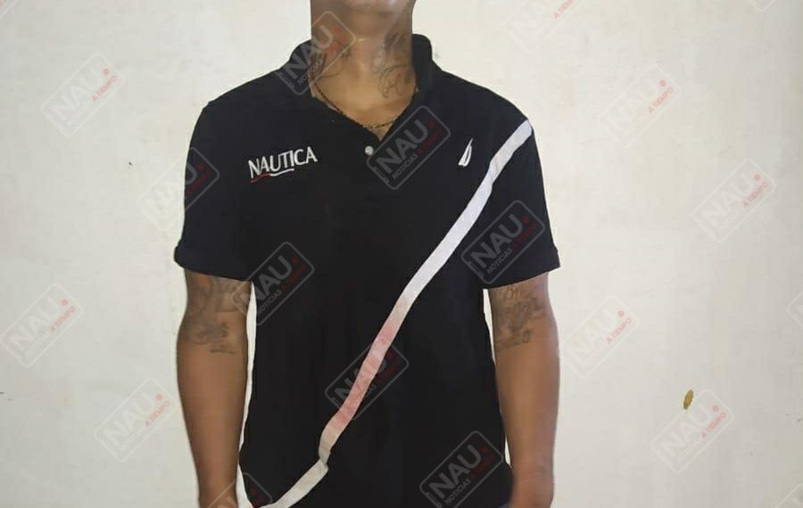 Detenido tras intentar golpear a policías