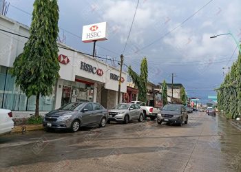Se robaron un carro frente a un banco
