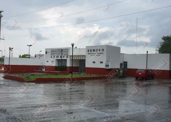 Lesionan a balazos a empleado de corona para robarle su motocicleta