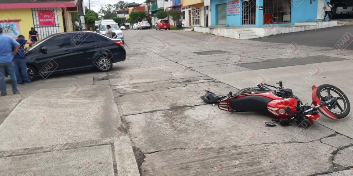 Resultó con lesiones un motociclista al ser embestido