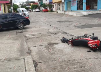 Resultó con lesiones un motociclista al ser embestido