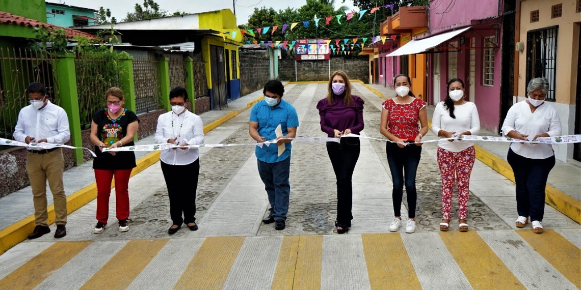 HABITANTES DE LA COLONIA ROSALVELI EN TAPACHULA CUENTAN CON CALLES NUEVAS