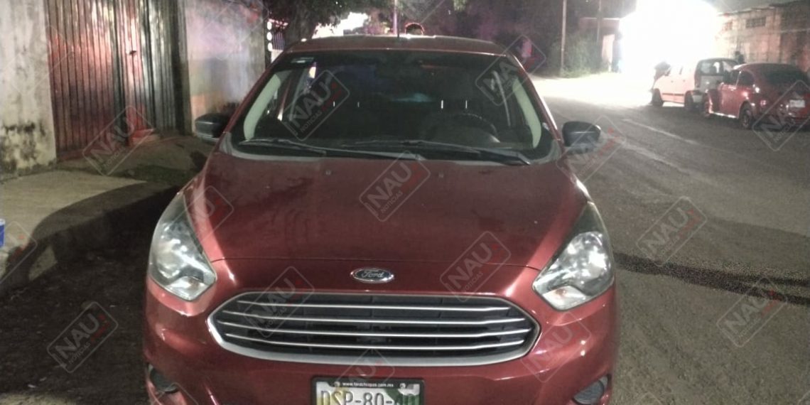 Abandonan vehículo después de Chocar