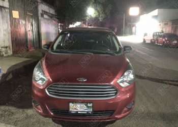 Abandonan vehículo después de Chocar