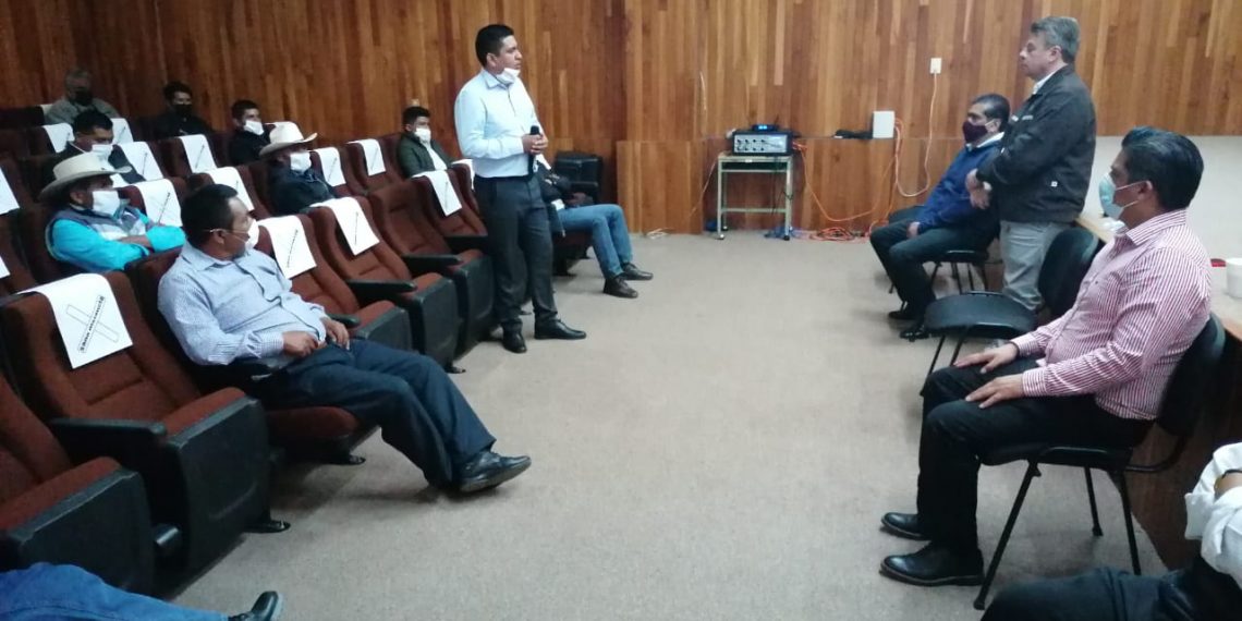 Ismael Brito da seguimiento al retorno seguro de familias desplazadas