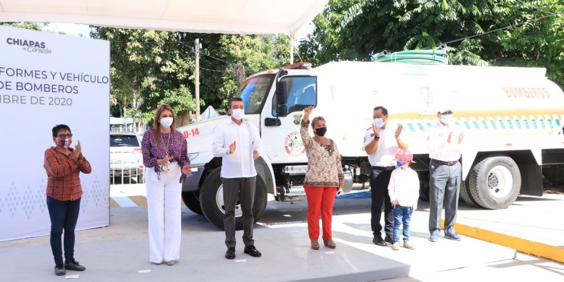 ENTREGAN EQUIPAMIENTO Y NUEVA PIPA AL CUERPO DE BOMBEROS DE TAPACHULA