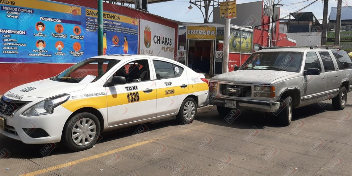 Le pegó a un taxi estacionado frente a la terminal de corto recorrido