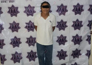 Casi mata a sus padres a golpes