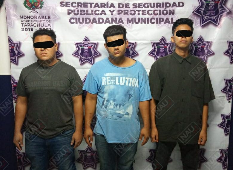 Detienen a tres personas con marihuana y dos pistolas deportivas