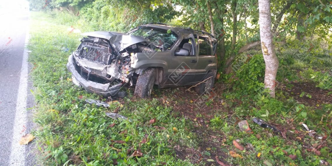 Abandonan camioneta que se accidentó a 300 metros antes de llegar a Mazatán