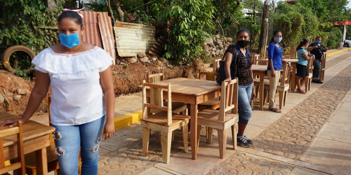 AYUNTAMIENTO DE TAPACHULA Y SECRETARÍA DE BIENESTAR FEDERAL ENTREGAN MUEBLES A PERSONAS DE ESCASOS RECURSOS