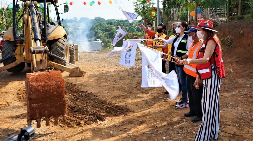 EN COLONIA JUÁREZ, AYUNTAMIENTO DE TAPACHULA INICIA OBRA DE PAVIMENTACIÓN MIXTA