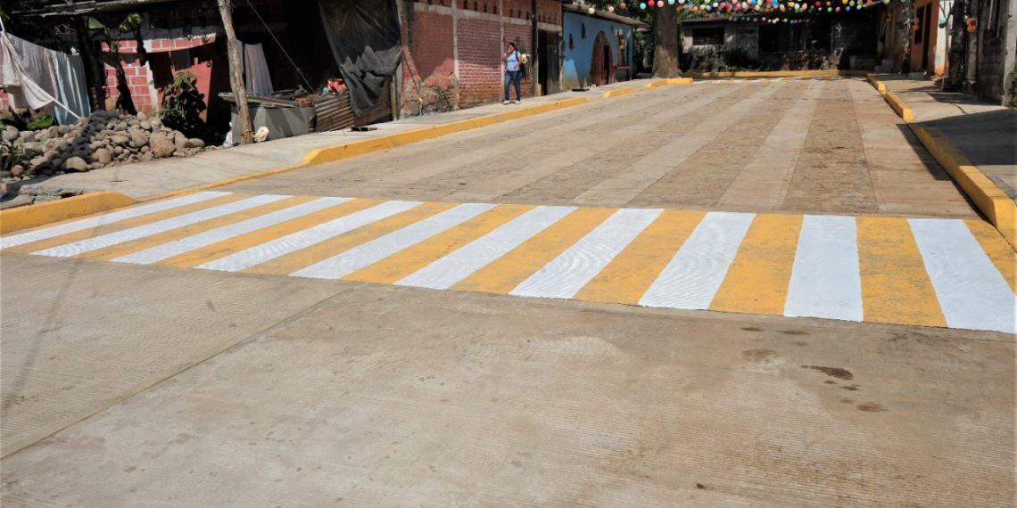 NUEVAS CALLES EN COLONIAS DE TAPACHULA MEJORAN LA SEGURIDAD Y LA MOVILIDAD