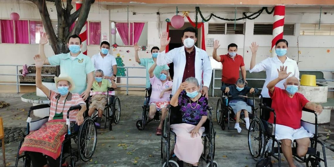 CONTINÚA ATENCIÓN ESPECIALIZADA PARA ADULTOS MAYORES DEL ALBERGUE DIF POR PRESENCIA DEL COVID-19