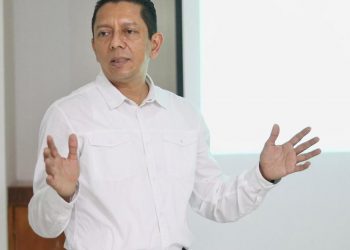 Reconoce Llaven Abarca profesionalismo del personal de salud para combatir el COVID-19