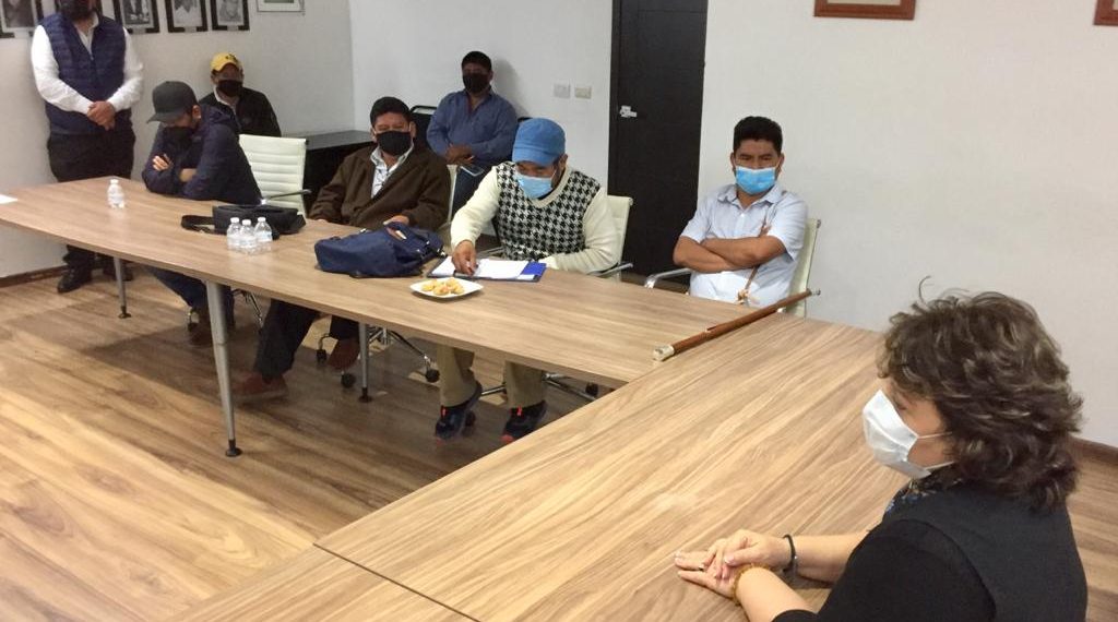 Privilegia Cecilia Flores diálogo con pobladores de Oxchuc