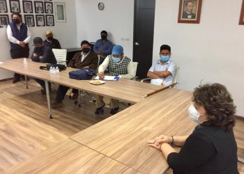 Privilegia Cecilia Flores diálogo con pobladores de Oxchuc