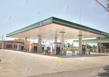 Le robaron la motocicleta con lujo de violencia