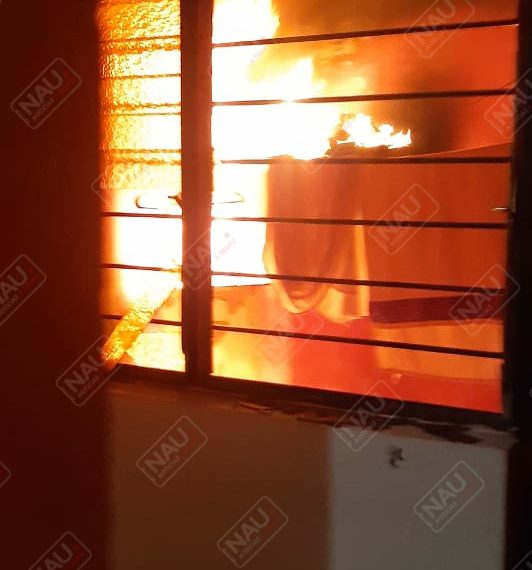 Lavadora se incendió en el interior de una casa