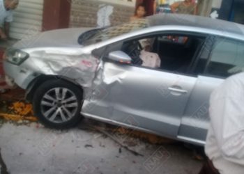 Solo daños en accidente en el centro de la ciudad