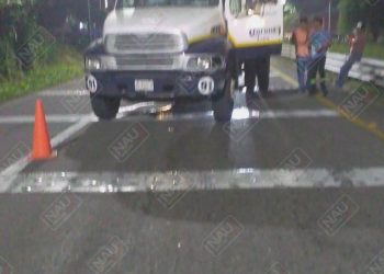 Falla mecánica en carretera Tuxtla Chico – Tapachula, ocasiona que un camión esté a punto de volcarse