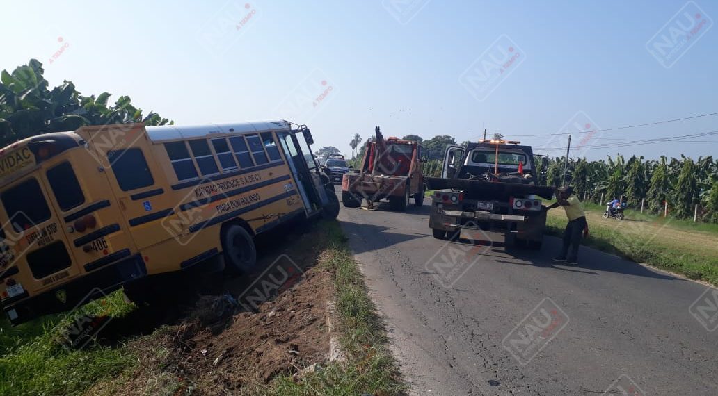Choque entre camión y un motociclista deja un muerto