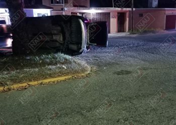 Camioneta CVR terminó volcada en el Boulevard 14 de Septriemte de los Laureles