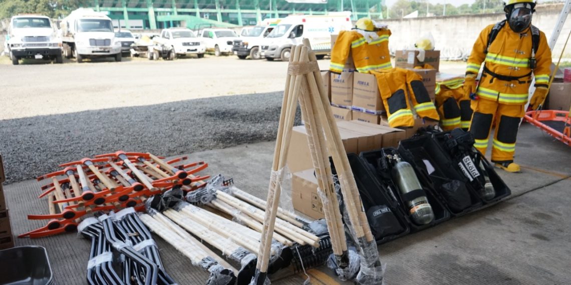 AYUNTAMIENTO DE TAPACHULA ENTREGÓ EQUIPAMIENTO A PERSONAL DE PROTECCIÓN CIVIL MUNICIPAL