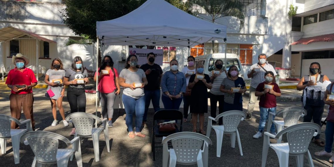 DIF TAPACHULA ENTREGÓ LENTES A PERSONAS VULNERABLES