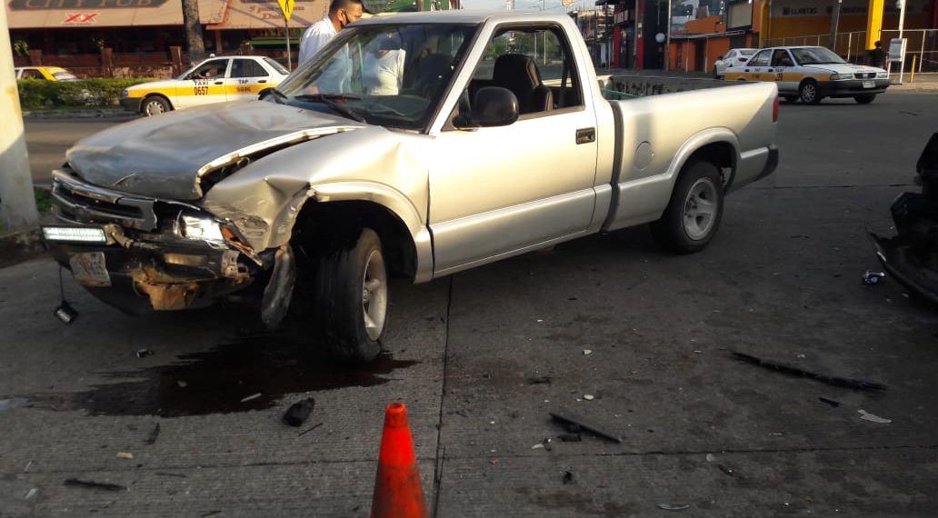 Abandona vehículo tras accidente
