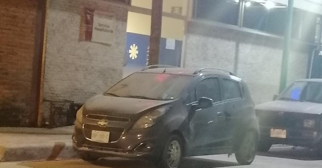 Incendian vehículo de enfermera frente a Hospital Metropolitano