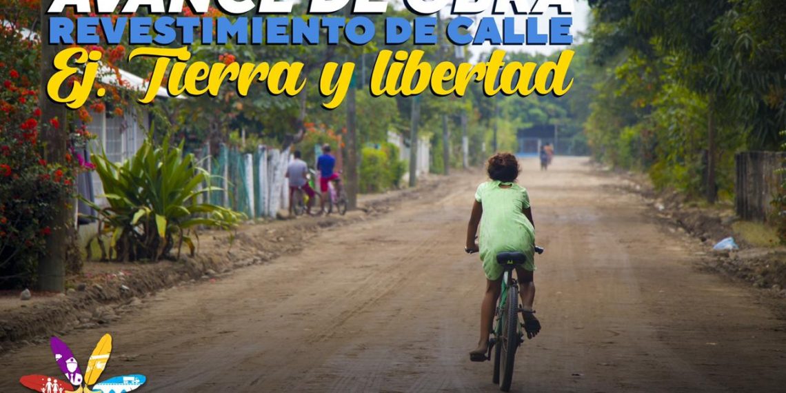 Ayuntamiento de Suchiate continúa revestimiento de calles en el ejido Tierra y Libertad